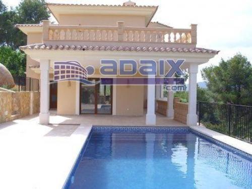 Chalet unifamiliar en Calvia ubicado en Santa Ponsa. A estrenar