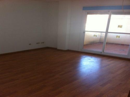 Vivienda de obra nueva; soleria de tarima flotante cerramientos de