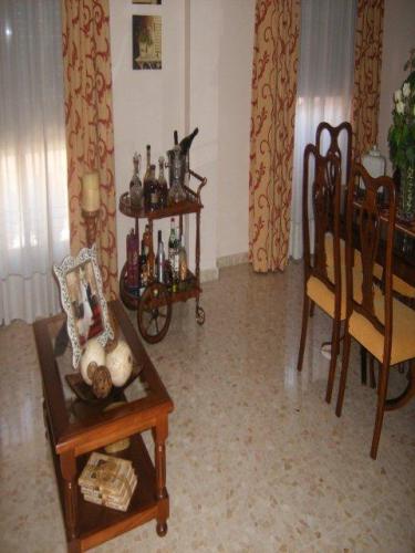 Piso en zona Paseo de Linarejos. Soleria de terrazo. 1