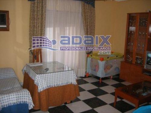 BONITO PISO TOTALMENTE REFROMADO DE 72 M2 AMUEBLADO. SUELO GRES.