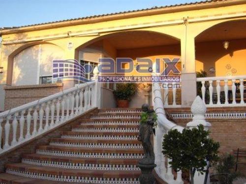 CHALET DE 260 M2 AMUEBLADO CON 2700 M2 DE PARCELA