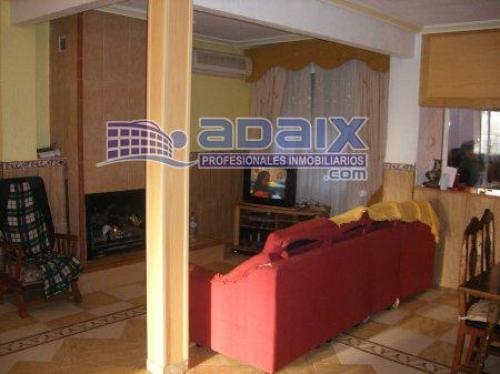 UNIFAMILIAR TOTALMENTE REFORMADA DE 228 M2. SUELO GRES. SALON 42