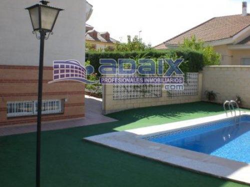 CHALET PRECIOSO EN LA MEJOR ZONA DE LINARES CON 300