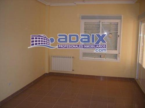 SOLERIA GRES PORCELANICO. CALEFACCION DE GAS CIUDAD. CERRAJERIA EXTERIOR DE