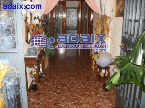 Casa Unifamiliar. Totalmente Reformada. SalOn con cocina campera de 45