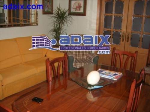 Casa Unifamiliar. Tarima Flotante. Puertas Interiores Nuevas Pino Blanco. Cerrajeria