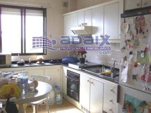 Bonito piso de tres dormitorios salOn cocina dos baños. Azotea