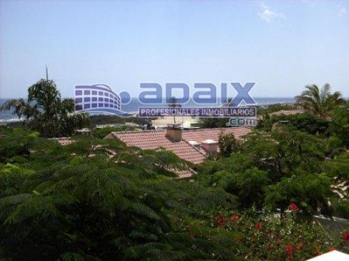 Excelente chalet en primera linea de playa lujo. Dos dormitorios