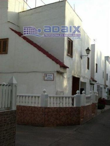 Vivienda unifamiliar tipo duplex. Cuatro dormitorios dos baños amplio sal&