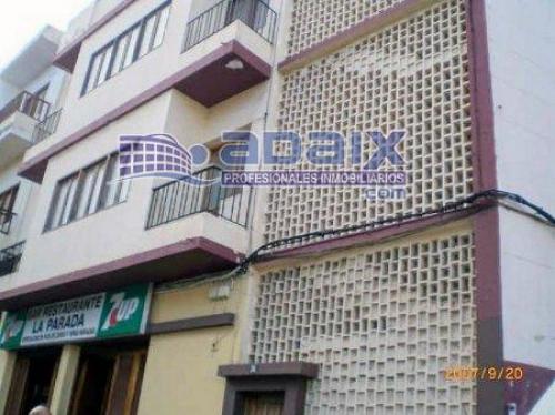 Edificio que da para dos calles: Por una de las