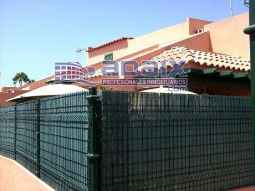 Esplendido bungalow en esquina. Totalmente reformado a estrenar. Tres dormitorios