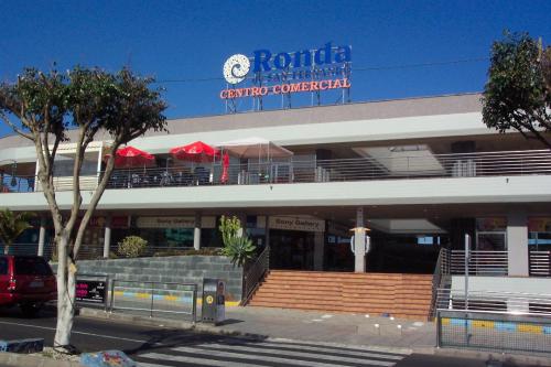 Centro comercial Ronda. Por traslado se vende local totalmente instalado