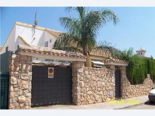 CHALET EN SANTIAGO DE LA RIBERACaracteristicas:Chalet individual con piscina en