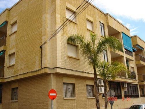 Piso en Los Alcazares de 89m2 vivienda distribuida en tres