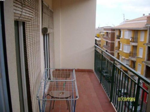 4 dormitorios1 baño 1 armario empotrado de madera1 salOn 19m