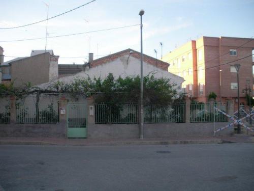 Solar de 286m con casa vieja especial para promotoras Esquina