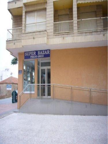 Bajo comercial de 400m2.Listo para funcionar.Luz y agua.PRECIO: 3.500euros/MESSotano perte