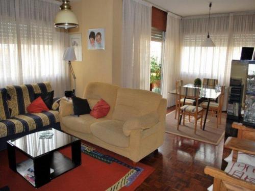 Piso en Venta en Vilagarcia zona Las Pistas.Amplio piso en