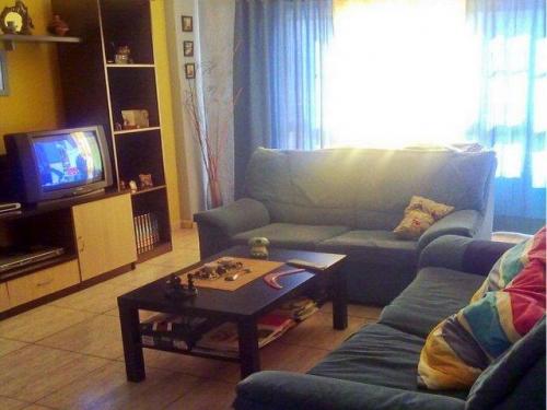 Coqueto piso muy luminoso semi-amueblado amplio armario empotrado en dormitorio