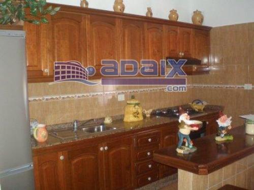 Preciosa casa terrera de dos plantas haciendo esquina a dos