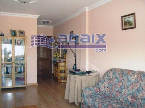 Bonito piso en el centro de Candelaria. Consta de 3