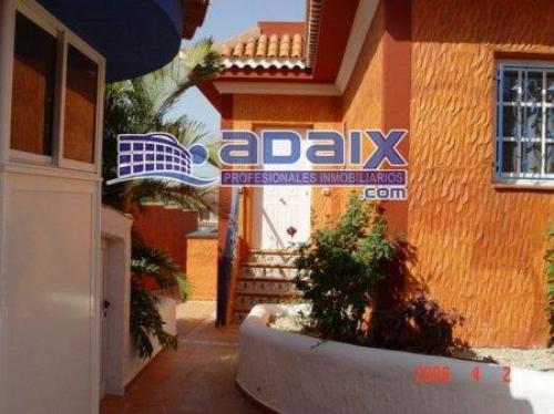 Magnifico chalet en La Mareta (Granadilla) muy amplio y compartido