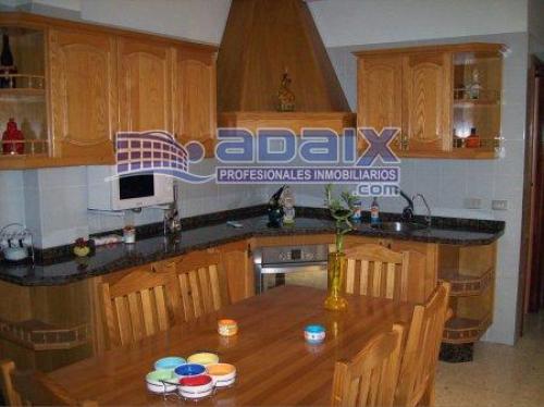 Amplisimo piso y en perfecto estado de conservacion en la