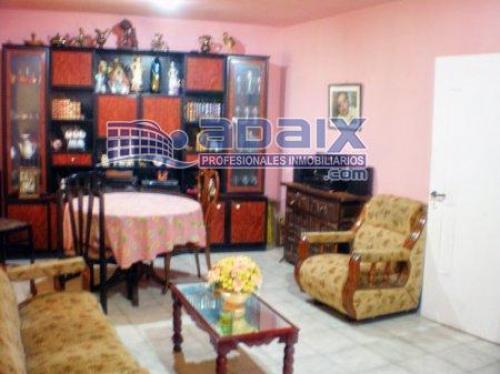 Casa terrera de dos plantas de autoconstruccion autorizada para construir