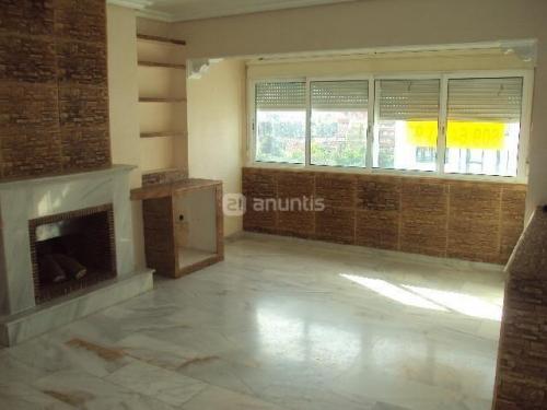 Se vende piso en la zona de Sevilla Este.La vivienda