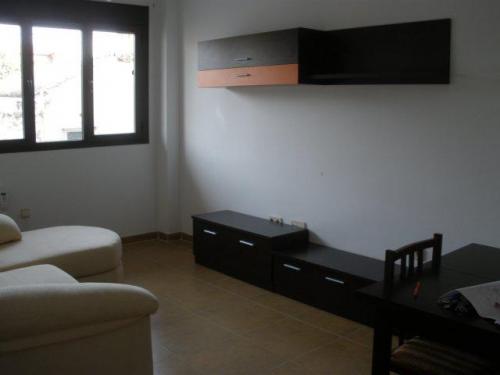 Piso bajo amueblado en la localidad de Arges a 5