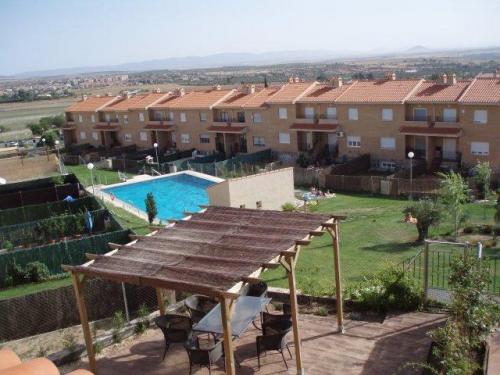 Chalet Adosado en 3 plantas en la localidad de Arges