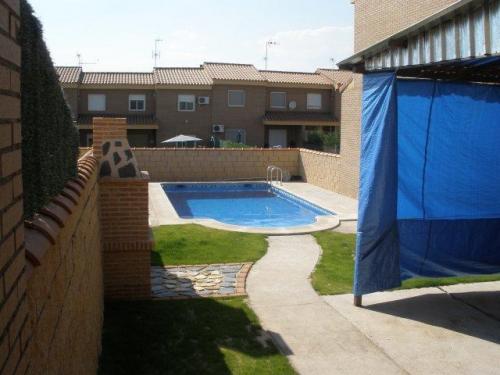 Chalet Pareado de esquina en la localidad de Arges urbanizacion