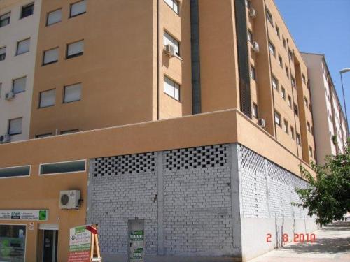 Local en bruto en Toledo situado en el Poligono Residencial.