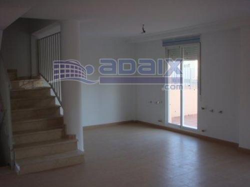 Unifamiliar en torrent ubicada en Barrio Marxadella. Armarios empotrados y