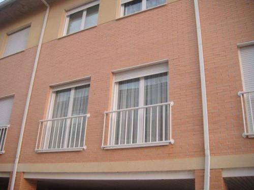 ADOSADO DUPLEX EN LA MUELA PLANTA BAJA BODEGA MUY AMPLIA