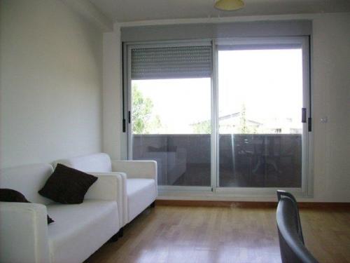 El piso esta ubicado dentro de una urbanizacion privada nueva