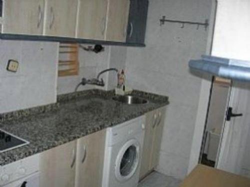 Piso de 62 metro2 utiles3 habitaciones mas salon cocina baño.Tiene