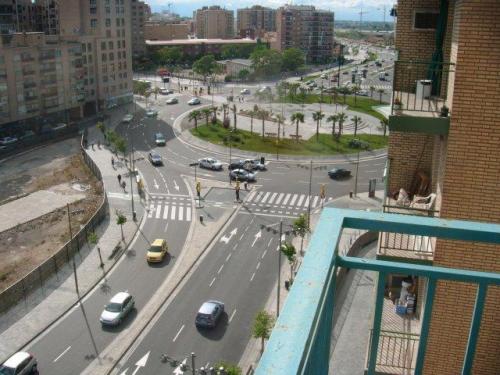 JUNTO PLAZA DE LA CIUDADANIA ALJAFERIA Y ESTACION DE CERCANIAS