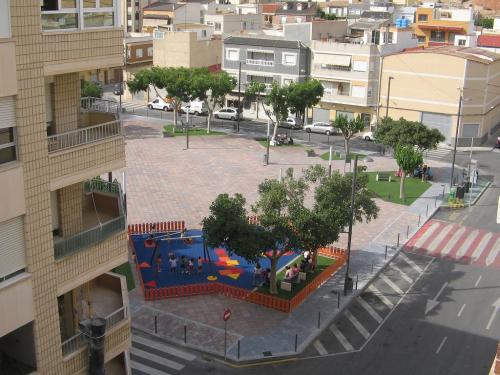 ROSNELY VENDE ÁTICO EN REDOVAN CON TERRAZA DE 90m²