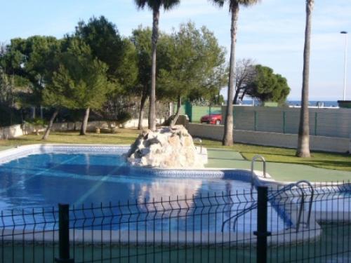 LA MATA PLANTA BAJA 2 HABS,PISCINA,AL LADO PLAYA …..69.995 EUROS.