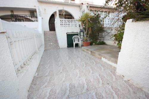 ZONA CERCANA GUARDAMAR DEL SEGURA CHALETH EN 49.500 EUROS.