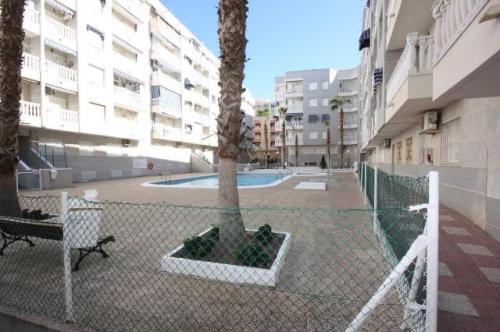 ESTUDIO CON PISCINA AL LADO DE  LA PLAYA EN TORREVIEJA SOLAMENTE 33.000 EUROS
