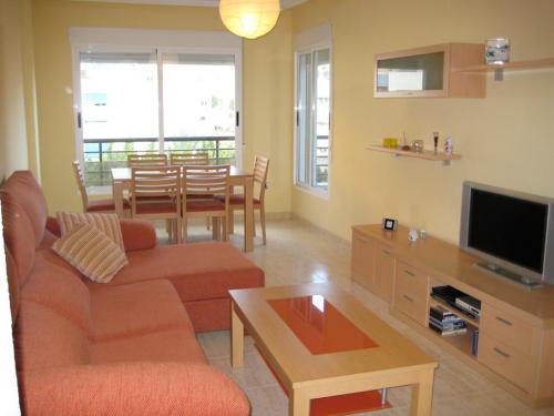 ROSNELY VENDE FANTASTICO PISO AMUEBLADO Y CON VISTAS A LA PLAZA DE LA PAZ