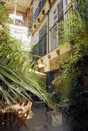 Vivienda de 205 m2 con PATIO privado de 100 m2 en el CENTRO de VALENCIA
