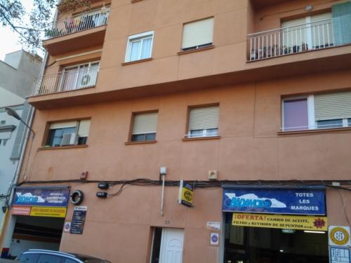 Zona Centro de Badalona ( frente a plaza Gemas)