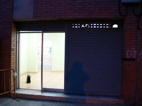 Local Comercial de 50 m2 con Gran Escaparate y mostrador
