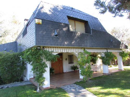 PRECIOSO CHALET INDIVIDUAL 440m2 CON 4 HABITACIONES EN VALDEMORILLO. BODEGA ANDALUZA