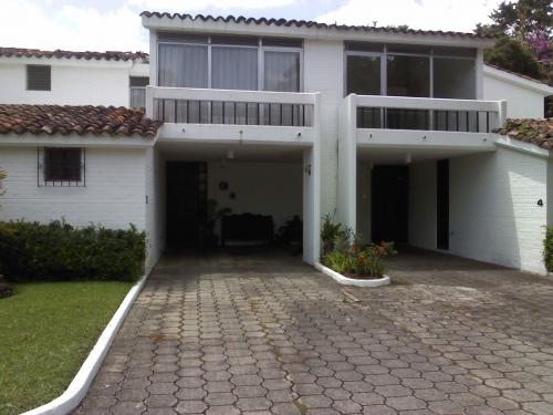 ALQUILO CASA EN ZONA 14