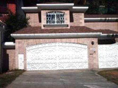 LINDA  CASA  EN  OACKLAND ZONA 10 