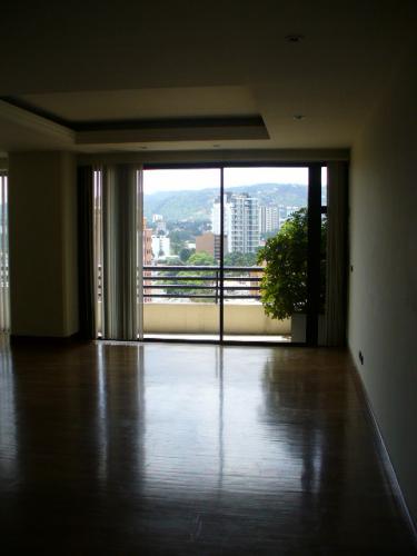 ALQUILER APARTAMENTO ZONA 10 EDIFICIO SAN IGNACIO NIVEL ALTO